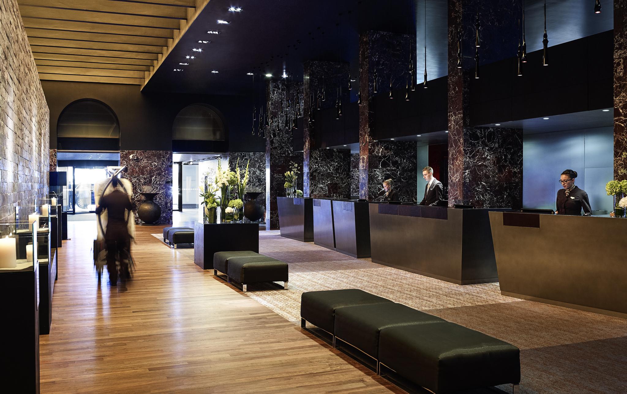 Sofitel Munich Bayerpost Hotell Eksteriør bilde The lobby of the hotel