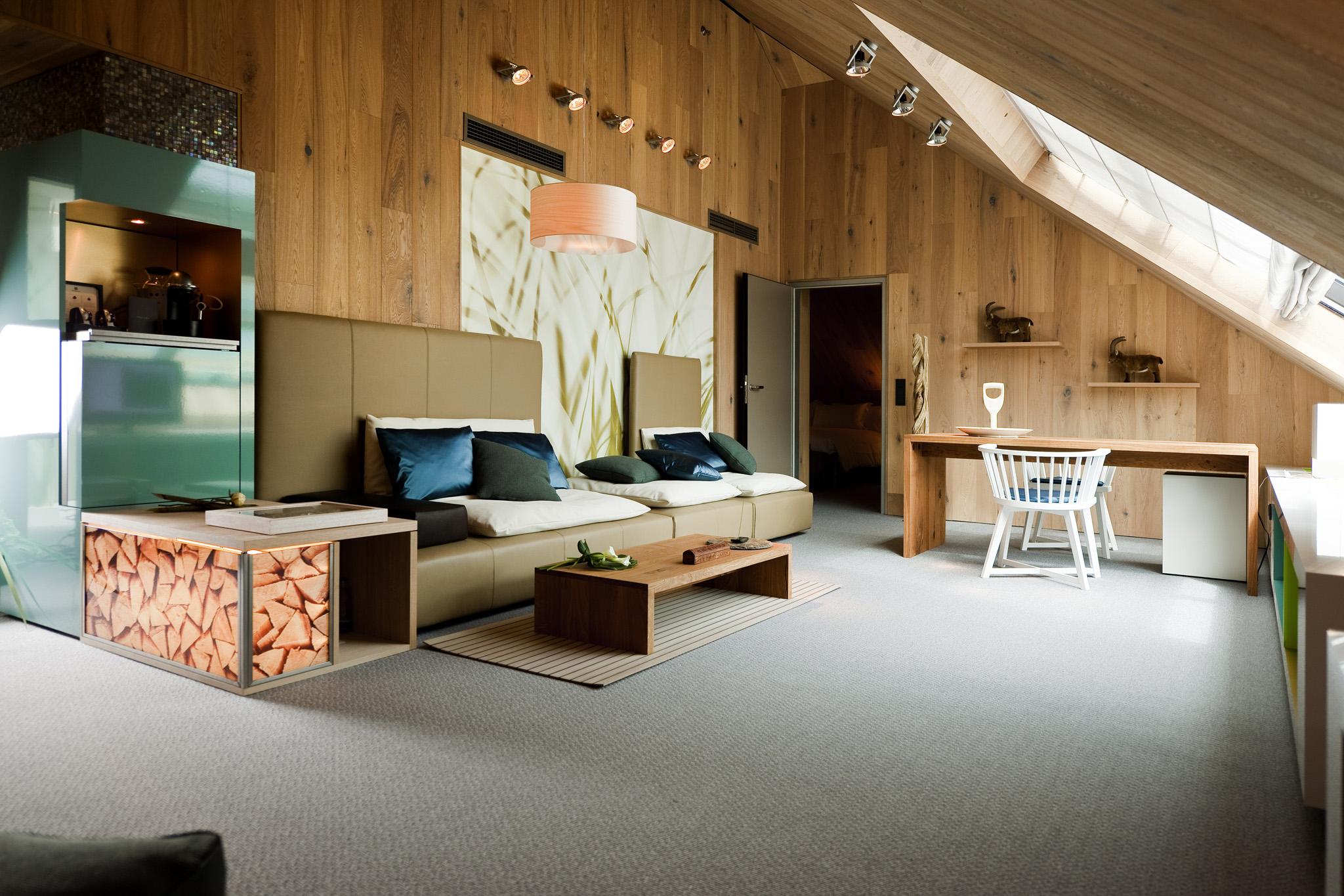 Sofitel Munich Bayerpost Hotell Eksteriør bilde A room with a vinyl floor
